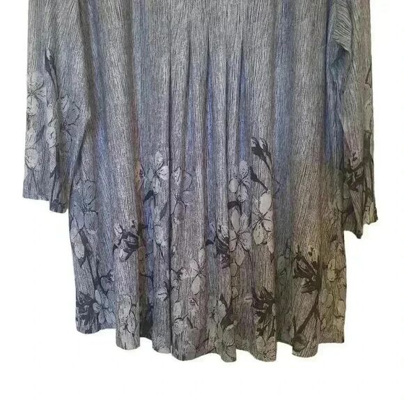 Timeson Women's Gray Poly/Spandex Floral Relaxed Fit Top NEW - Picture 4 of 14